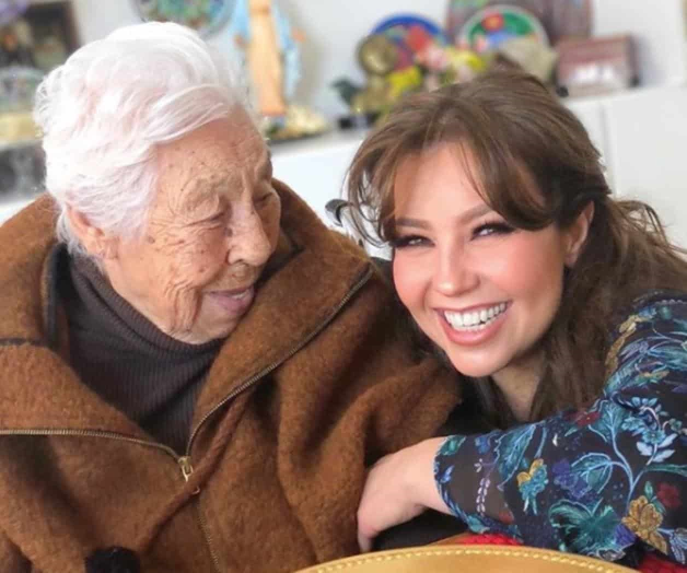 Agradecida Thalía por invitación a fiesta de su abuela