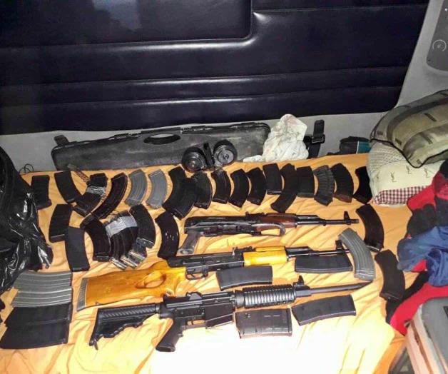 Abandonan tráiler con carga robada y armas Abandonan tráiler con carga robada y armas