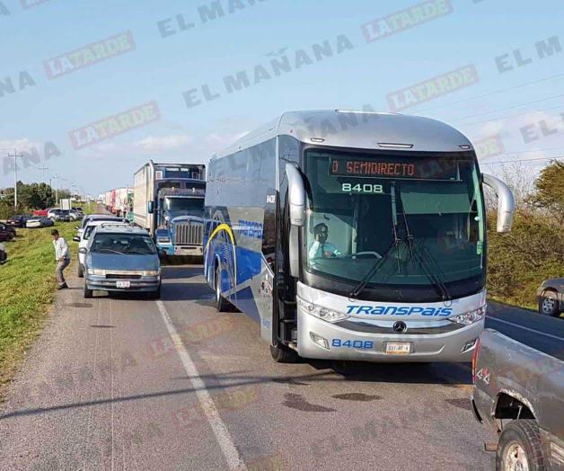 Más de mil pasajeros varados por el bloqueo carretero
