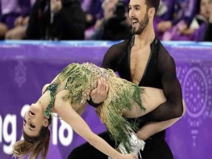 Traje de patinadora se rompe en plena competencia Traje de patinadora se rompe en plena competencia