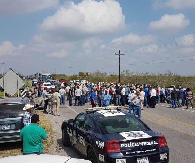 Campesinos vuelven a cerrar carretera federal en la “Y” de San Fernando