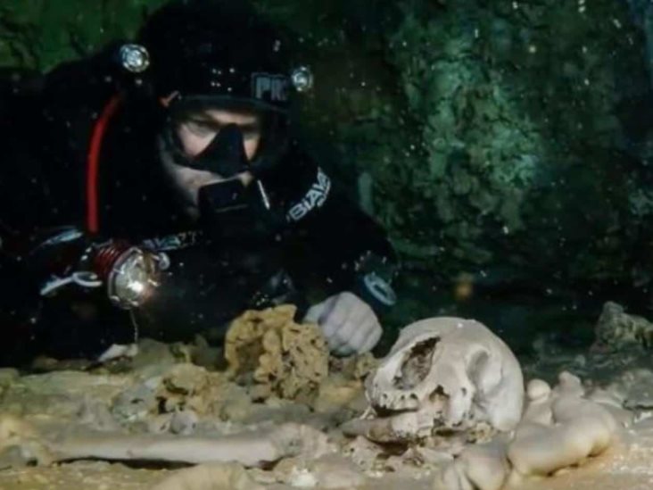 Hallan en cenote restos humanos de 10 mil años Hallan en cenote restos humanos de 10 mil años