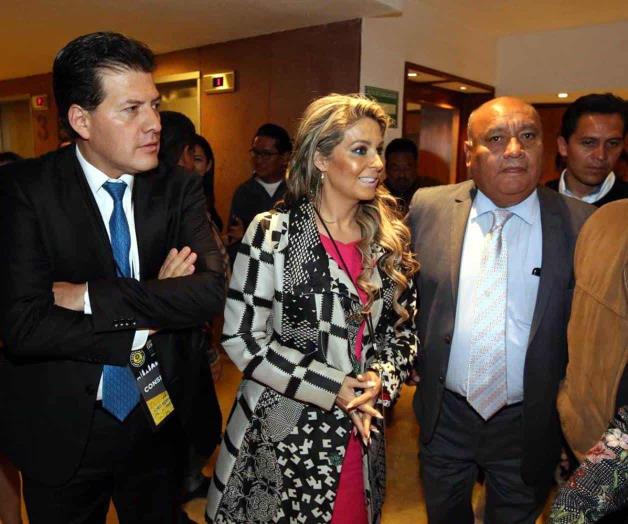 Buscan esposos turnarse el gobierno ¡otra vez!