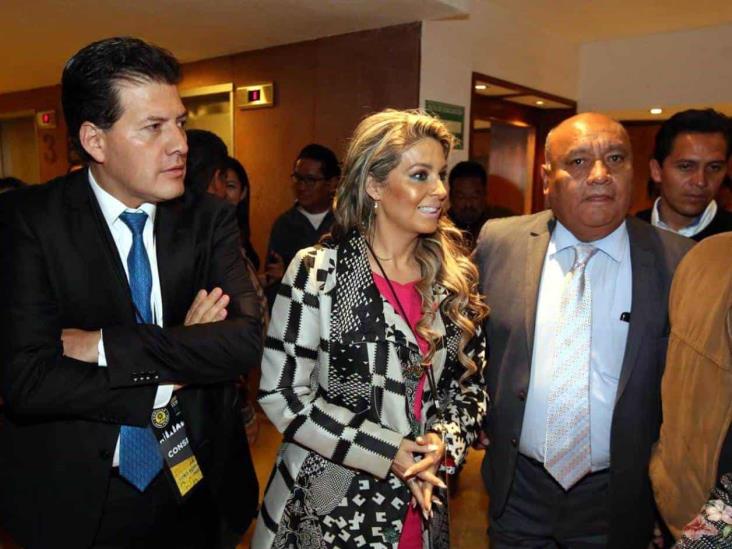 Buscan esposos turnarse el gobierno ¡otra vez! Buscan esposos turnarse el gobierno ¡otra vez!