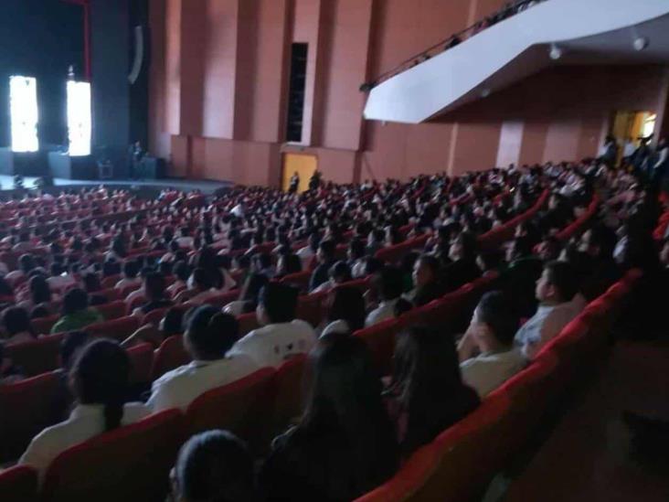 Invitan a estudiantes a vivir sin drogas Invitan a estudiantes a vivir sin drogas