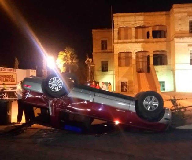 Abuela cafre se mete a explanada de Casa de Ladrillo