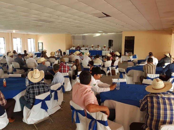 Reciben ganaderos apoyos de la UGRT Reciben ganaderos apoyos de la UGRT