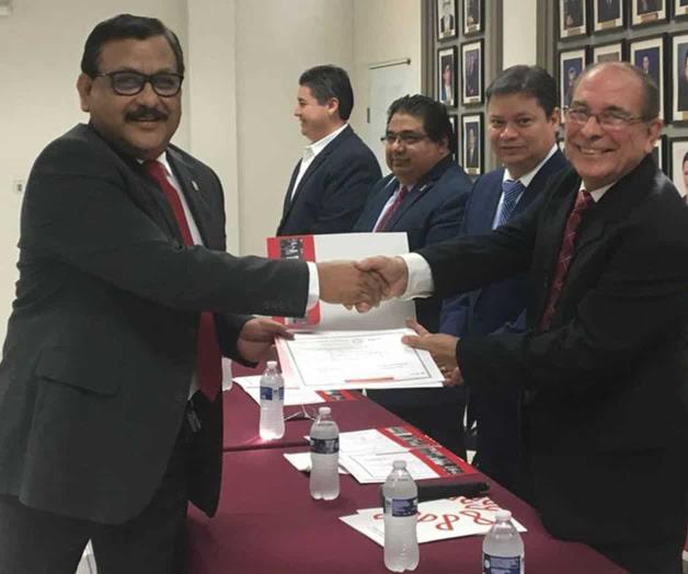 Certifican a contadores Certifican a contadores
