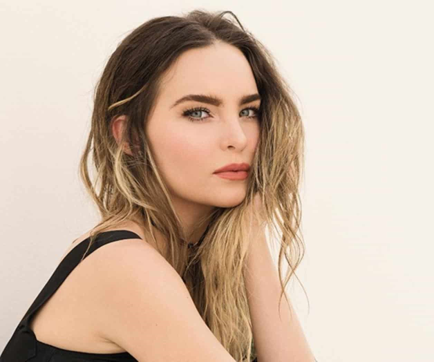 Belinda comparte fotografías en topless