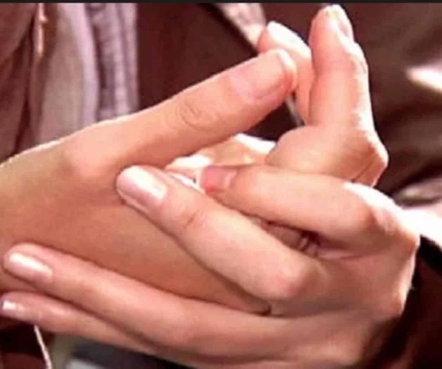 Tronarse los dedos: Perjudicial para la salud Tronarse los dedos: Perjudicial para la salud