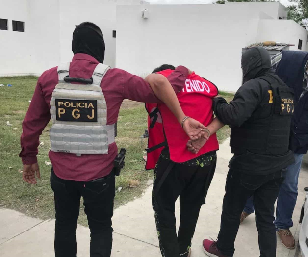 Asesina a su bebé y la tira en mochila. Estalla en ira con el llanto de la pequeña