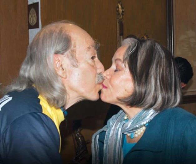 Muere su esposa Muere su esposa