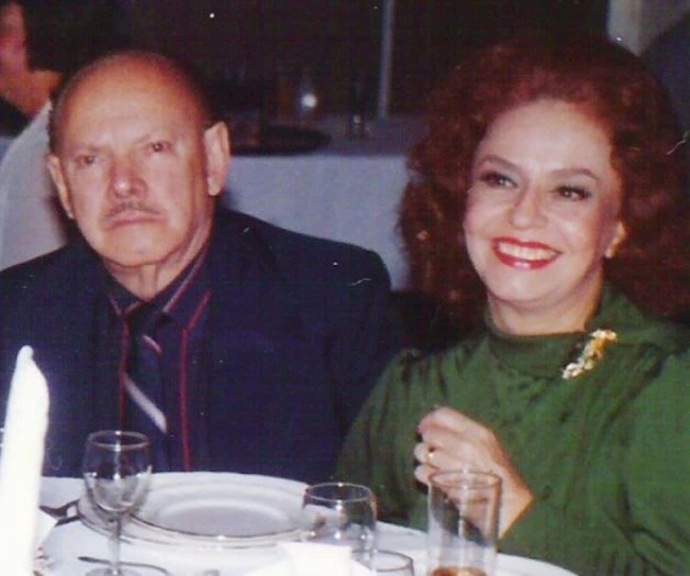 Dedica mensaje a su padre Dedica mensaje a su padre