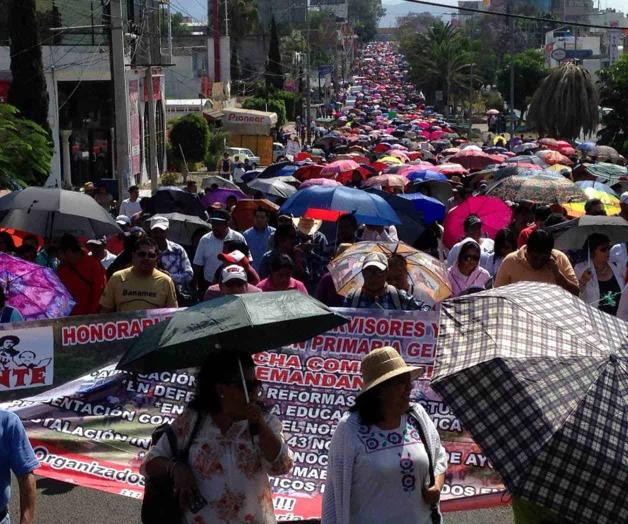 Exigen maestros plazas sin examen