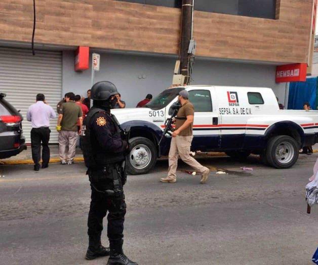 Asalto a camión de valores deja tres heridos a balazos