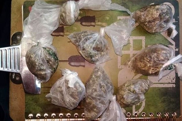 Oculta droga en su caja de cereal; lo detienen