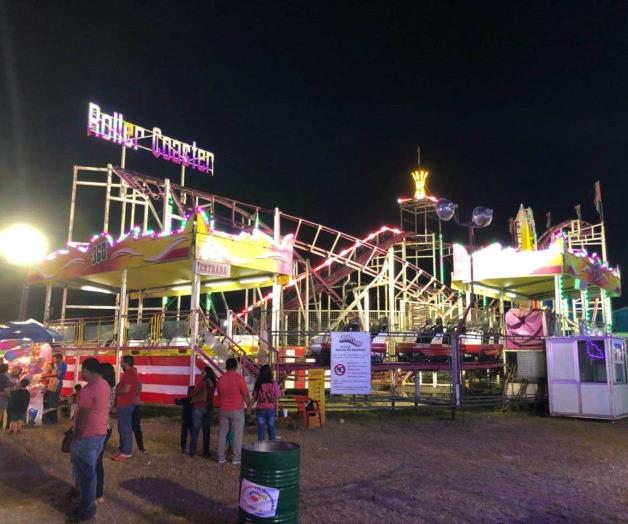 Quedan atrapados en Montaña Rusa