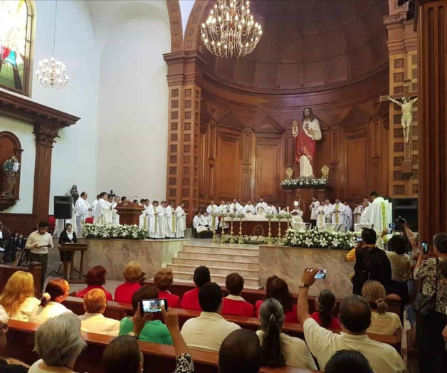Renuevan votos de sacerdotes católicos
