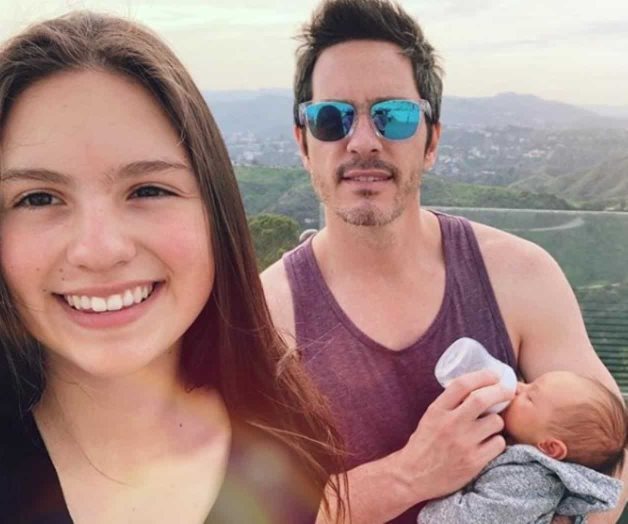 Se va Mauricio Ochmann de pinta con sus hijas