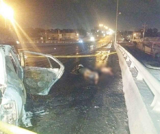 Ejecutan a dos y queman auto en puente de carretera a Río Bravo Ejecutan a dos y queman auto en puente de carretera a Río Bravo