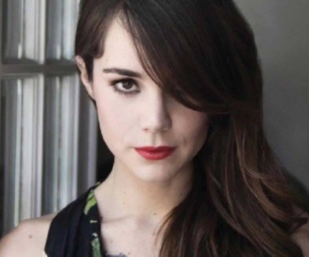 Posa desnuda Camila Sodi en bañera