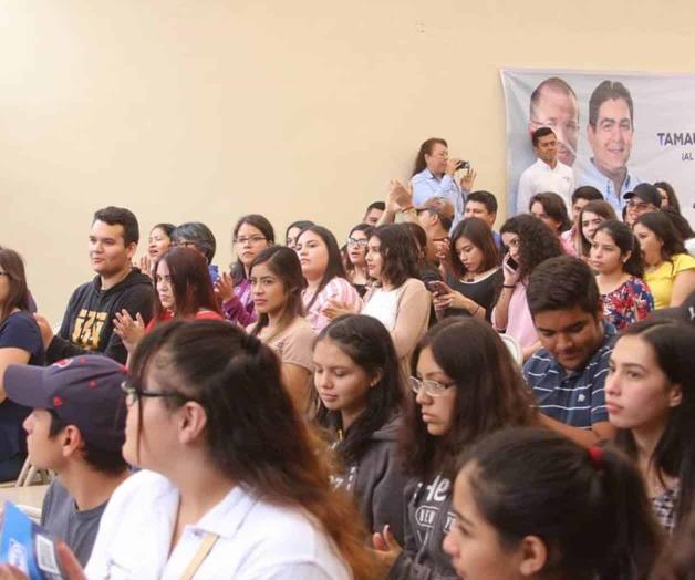 Llevan a estudiantes con engaños a mitin
