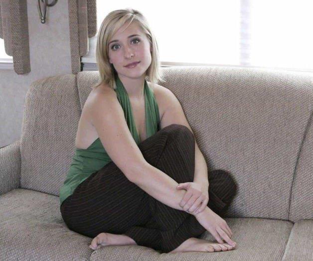 Arrestan a actriz de Smallville ligada a secta sexual