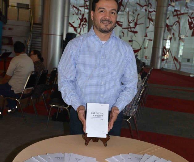 Presenta libro de cuentos