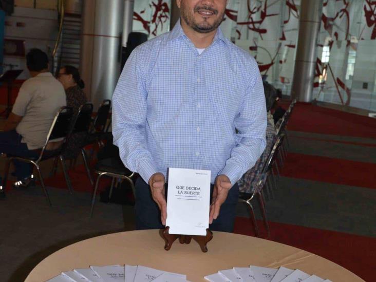 Presenta libro de cuentos Presenta libro de cuentos