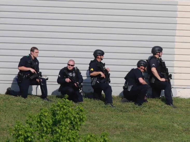 Tiroteo deja dos policías y un civil heridos, en Dallas Tiroteo deja dos policías y un civil heridos, en Dallas