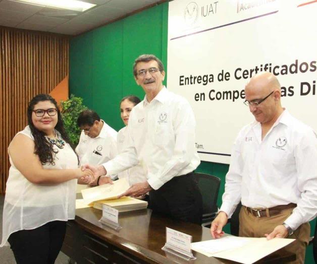 Reciben certificado internacional ICDL. Concluyen estudiantes su capacitación