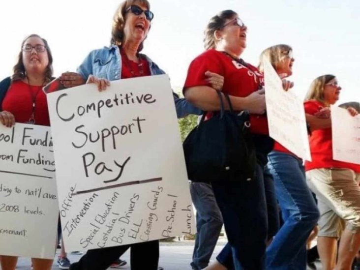 Paro de labores en cientos de escuelas públicas de Arizona por protestas de maestros Paro de labores en cientos de escuelas públicas de Arizona por protestas de maestros