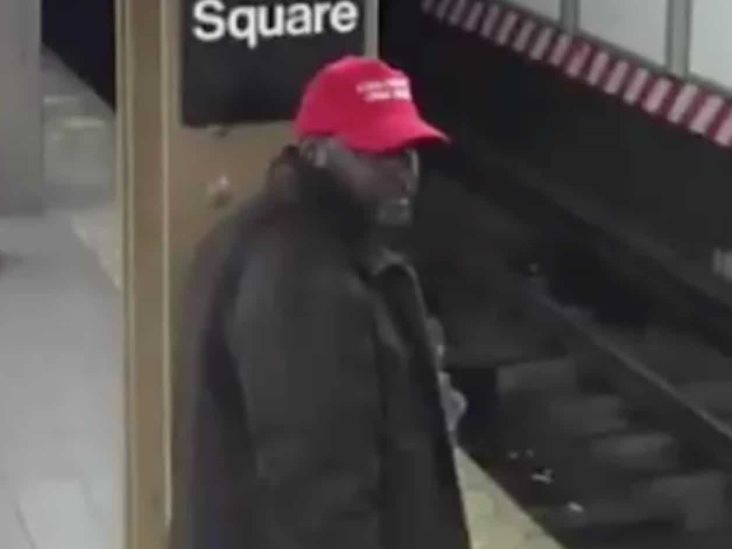 Arrestan a sospechoso de lanzar a mexicano a vías del metro en EU Arrestan a sospechoso de lanzar a mexicano a vías del metro en EU