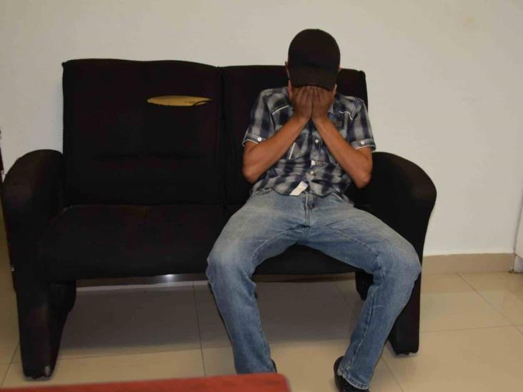 Sorprenden a menor fumando un ‘churro’ Sorprenden a menor fumando un ‘churro’