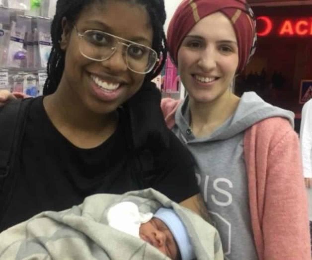 Usa tutoriales de YouTube para dar a luz Usa tutoriales de YouTube para dar a luz