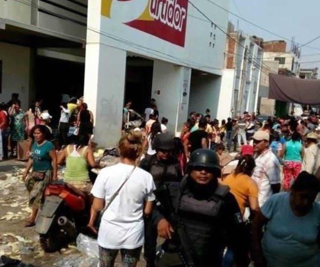 Saquean ciudadanos dos tiendas en Guerrero