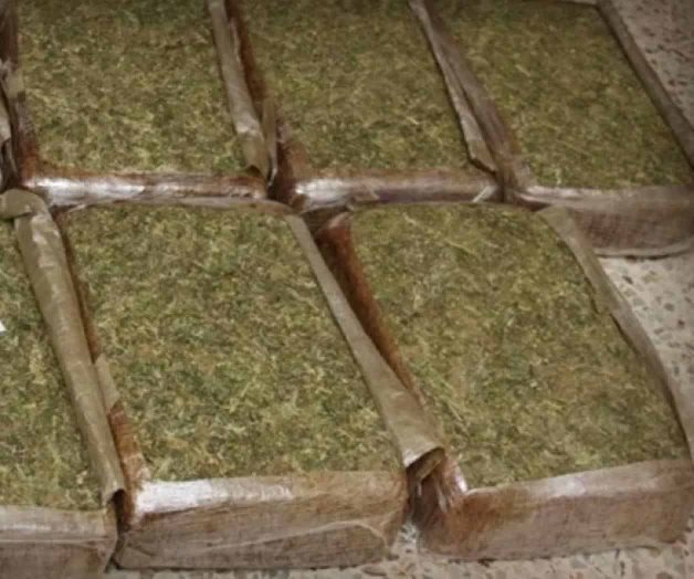 Detienen a 2 menores con 15 paquetes de marihuana