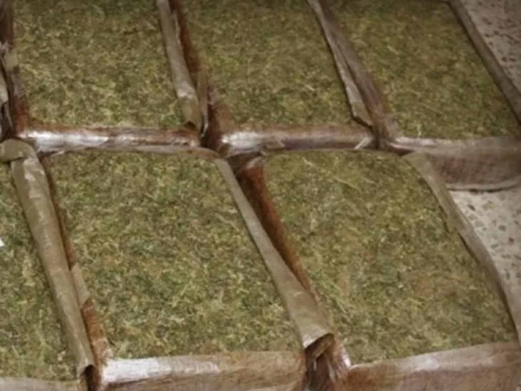 Detienen a 2 menores con 15 paquetes de marihuana Detienen a 2 menores con 15 paquetes de marihuana