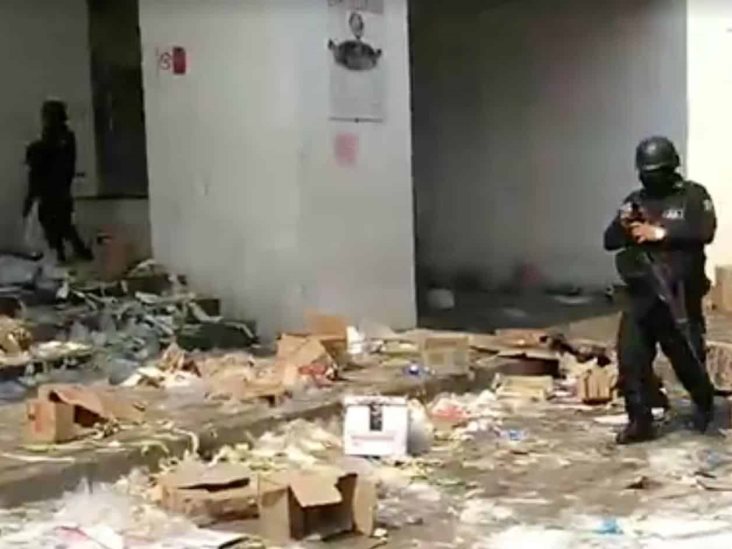VIDEO: Por no pagar cuota al narco, saquean dos tiendas en Guerrero VIDEO: Por no pagar cuota al narco, saquean dos tiendas en Guerrero