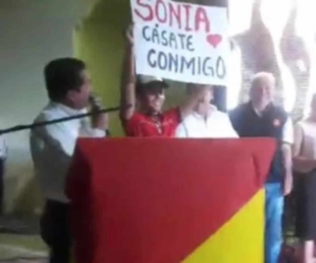 Piden matrimonio a candidata en Hidalgo