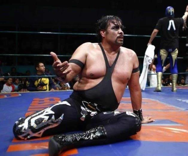 Muere el legendario luchador mexicano Universo 2000 Muere el legendario luchador mexicano Universo 2000