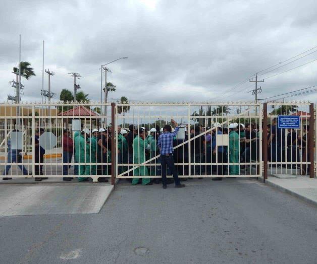 Se manifiestan contra despidos Se manifiestan contra despidos