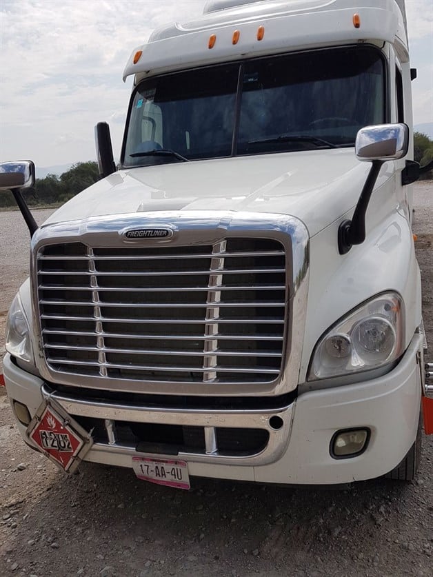 Incautan 3 pipas con hidrocarburo robado