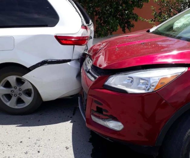 Choca su Ford Escape nuevecita y la abandona