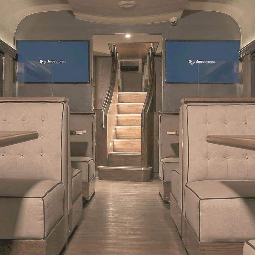 ELEGANTES INTERIORES.