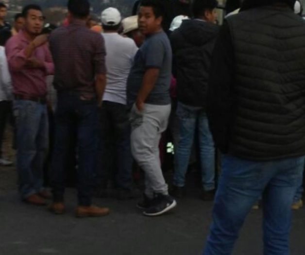 Policía de EDOMEX evita linchamiento de presuntos asaltantes