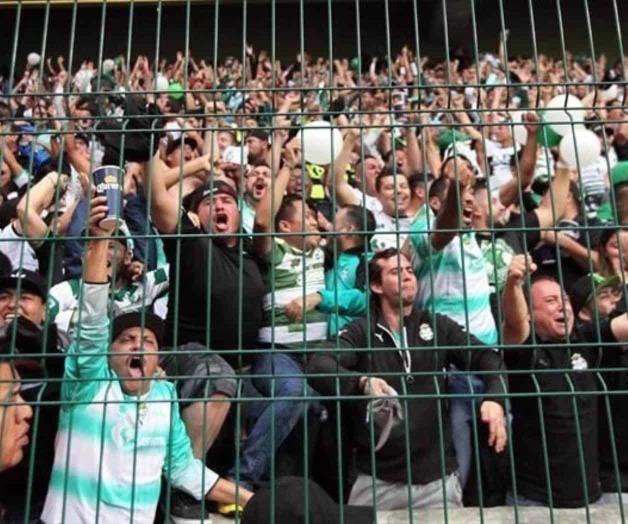 Festejan más de 35 mil triunfo de Santos en Torreón Festejan más de 35 mil triunfo de Santos en Torreón