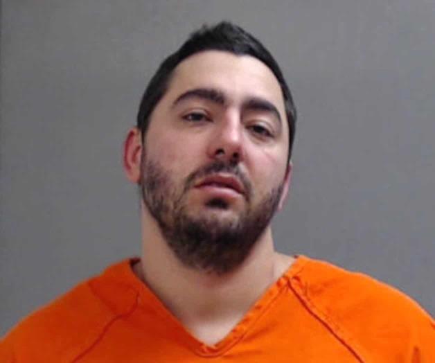 Cubanos clonan tarjetas; defraudan a gasolineras Cubanos clonan tarjetas; defraudan a gasolineras