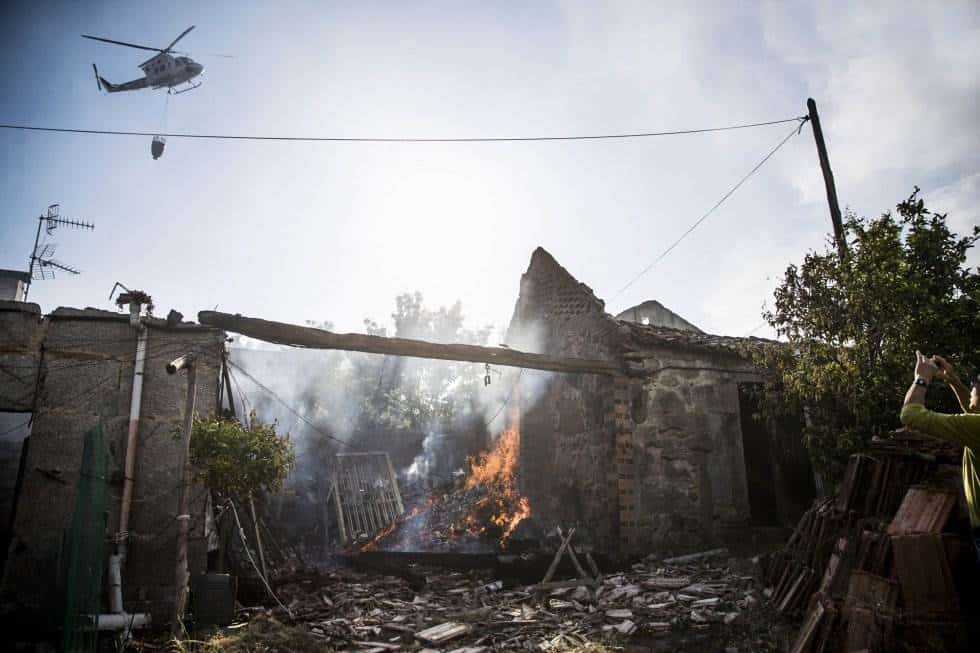 En la imagen, estado en el que ha quedado la vivienda afectada por la explosión. ÓSCAR CORRAL
