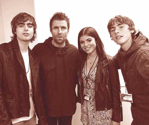 Se reúne con su hija Se reúne con su hija